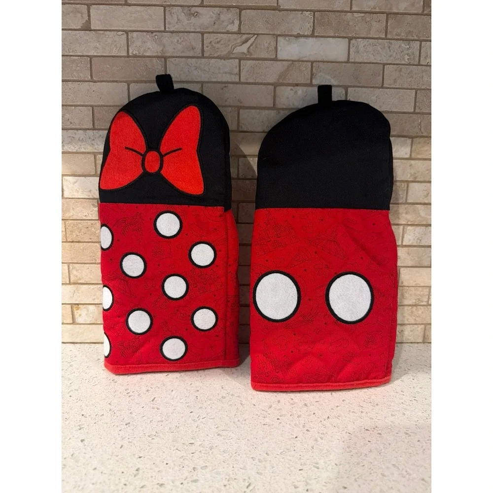 Disney Minnie Mickey‎ Oven Mitts Bundle
